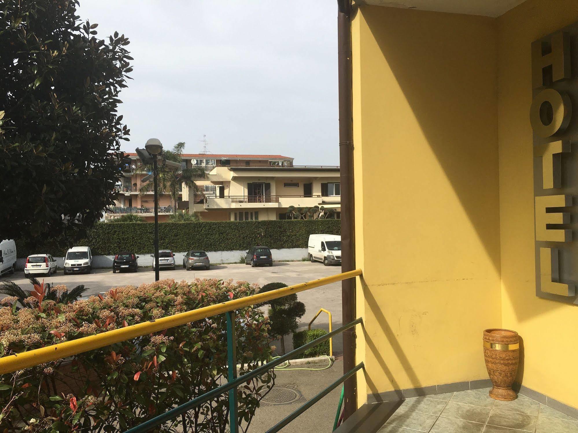 Hotel Stefano A Melito Melito di Napoli Exterior foto